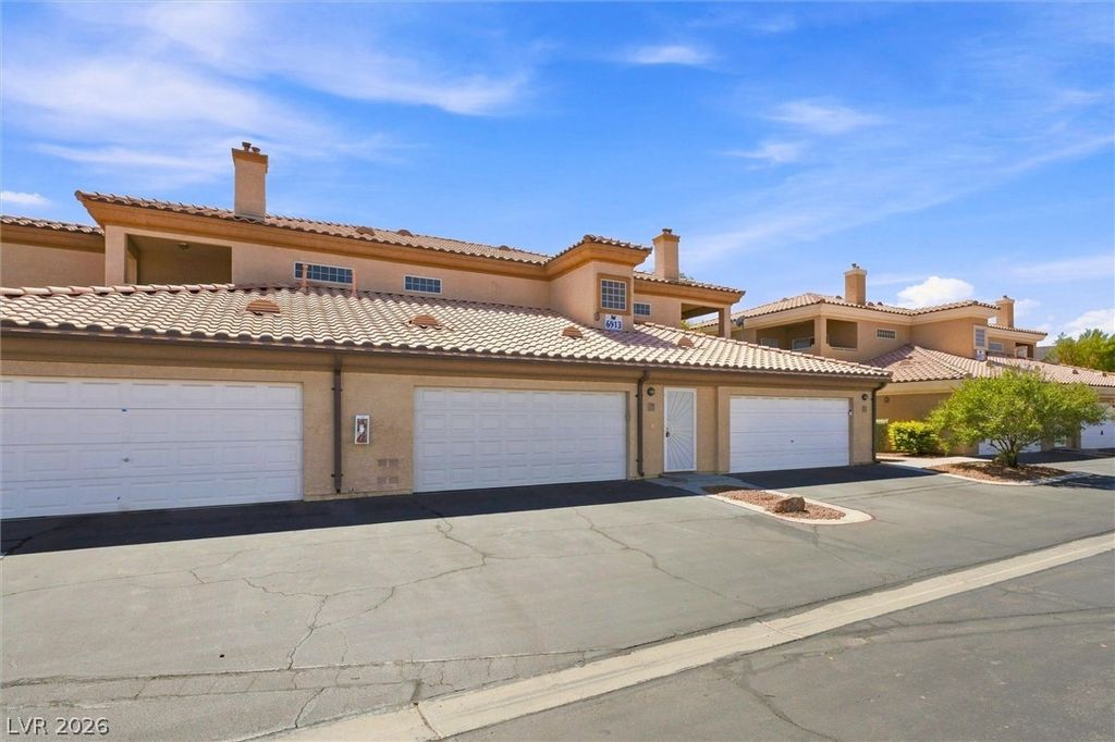 6913 Cobre Azul Avenue 201, Las Vegas, NV 89108 — photo 2