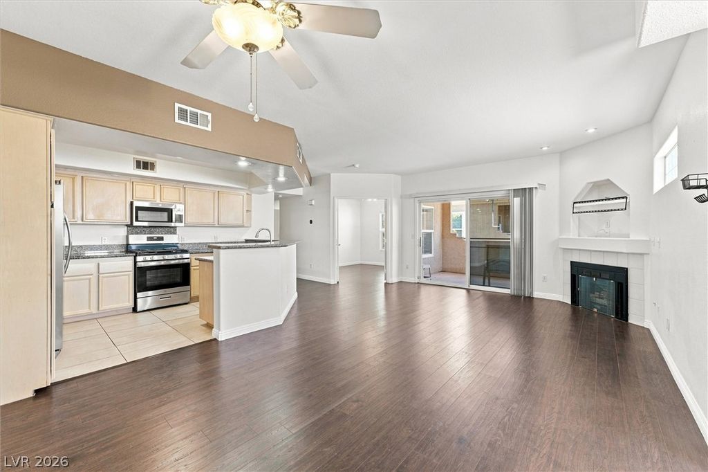 6913 Cobre Azul Avenue 201, Las Vegas, NV 89108 — photo 5