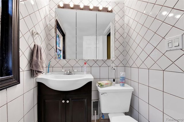 12099 Klinger Street, Hamtramck, MI 48212