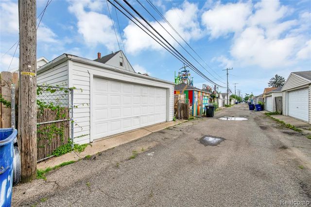 12099 Klinger Street, Hamtramck, MI 48212