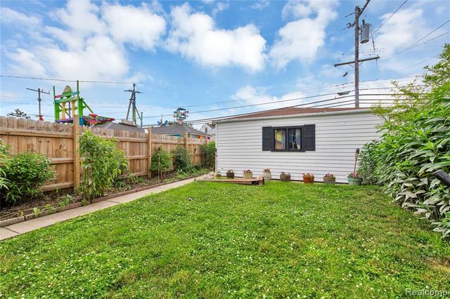 12099 Klinger Street, Hamtramck, MI 48212