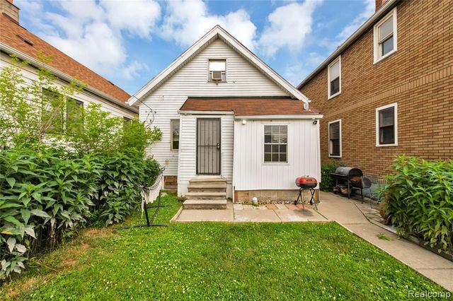 12099 Klinger Street, Hamtramck, MI 48212