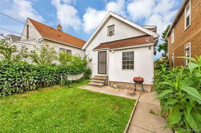 12099 Klinger Street, Hamtramck, MI 48212