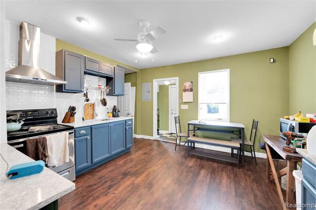 12099 Klinger Street, Hamtramck, MI 48212