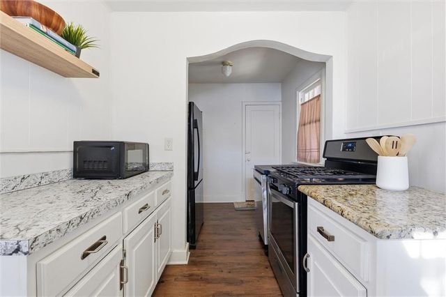 7821 Robinson Street, Overland Park, KS 66204