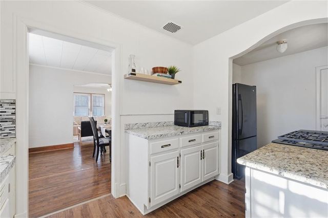 7821 Robinson Street, Overland Park, KS 66204