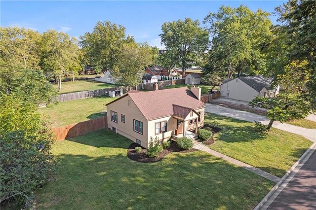 7821 Robinson Street, Overland Park, KS 66204