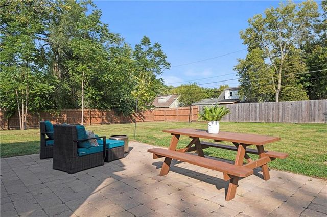 7821 Robinson Street, Overland Park, KS 66204