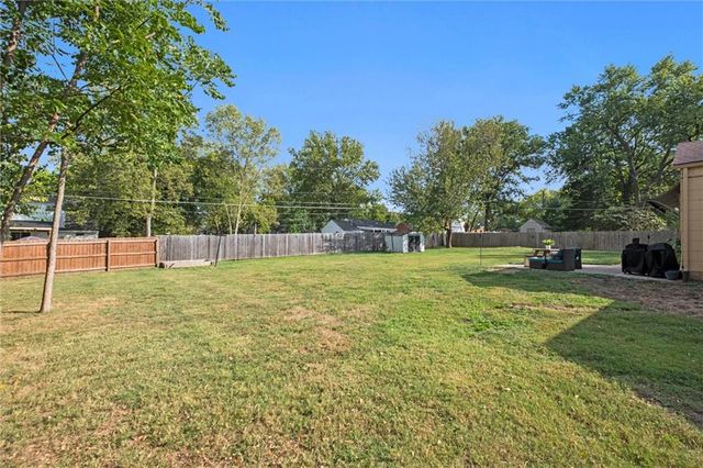 7821 Robinson Street, Overland Park, KS 66204