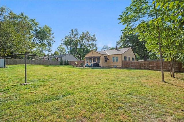 7821 Robinson Street, Overland Park, KS 66204