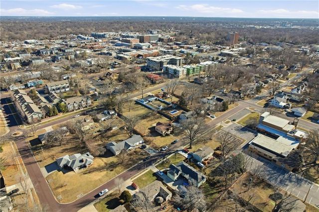 7821 Robinson Street, Overland Park, KS 66204