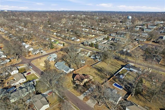 7821 Robinson Street, Overland Park, KS 66204