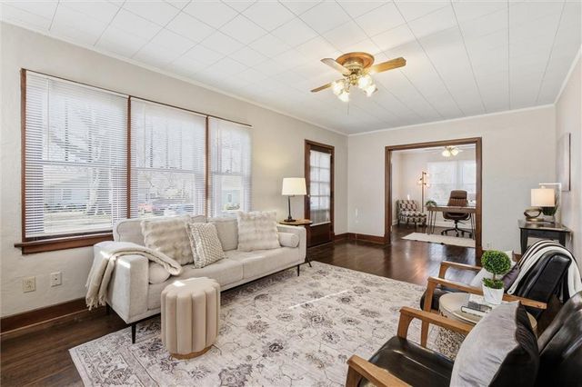 7821 Robinson Street, Overland Park, KS 66204