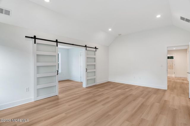 329 Arlington Avenue N, Bayville, NJ 08721