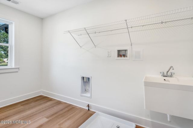 329 Arlington Avenue N, Bayville, NJ 08721