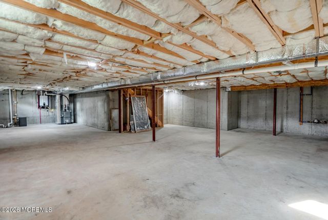 329 Arlington Avenue N, Bayville, NJ 08721