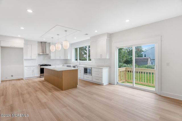 329 Arlington Avenue N, Bayville, NJ 08721