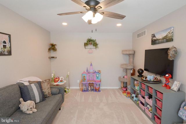 26 BOULDER DR, Sellersville, PA 18960