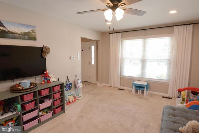 26 BOULDER DR, Sellersville, PA 18960