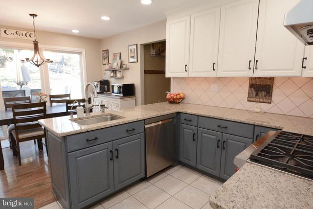 26 BOULDER DR, Sellersville, PA 18960