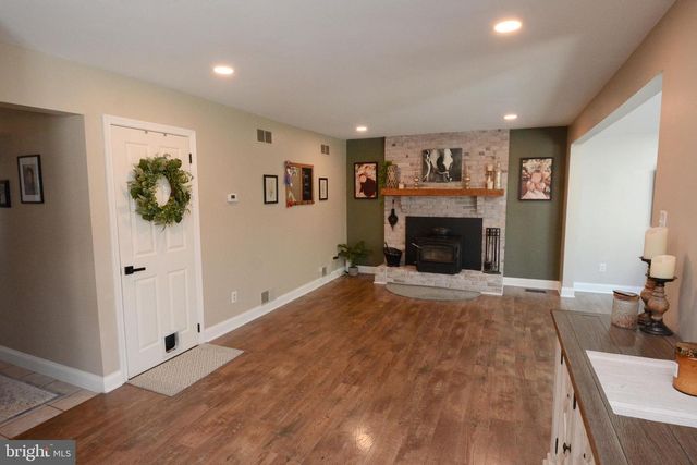 26 BOULDER DR, Sellersville, PA 18960