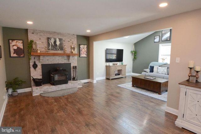 26 BOULDER DR, Sellersville, PA 18960