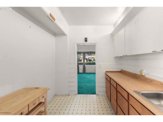 4320 Se HAWTHORNE Blvd, Portland, OR 97215