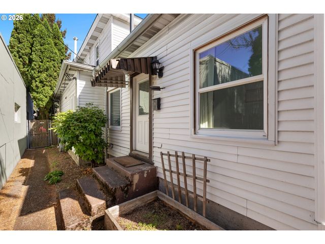 4320 Se HAWTHORNE Blvd, Portland, OR 97215