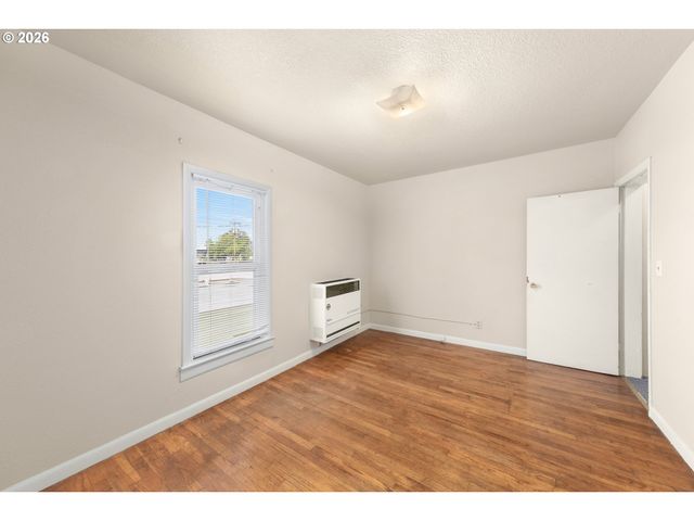 4320 Se HAWTHORNE Blvd, Portland, OR 97215