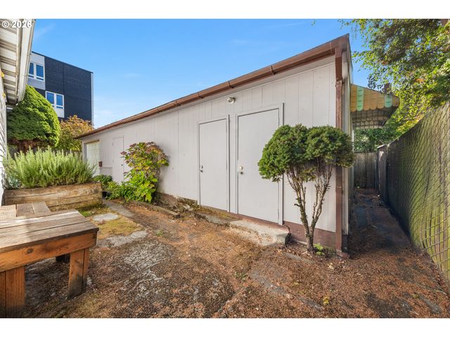 4320 Se HAWTHORNE Blvd, Portland, OR 97215