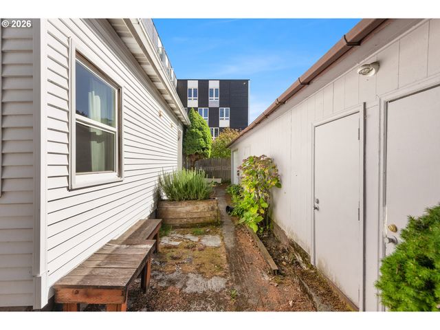 4320 Se HAWTHORNE Blvd, Portland, OR 97215