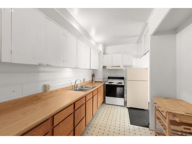 4320 Se HAWTHORNE Blvd, Portland, OR 97215