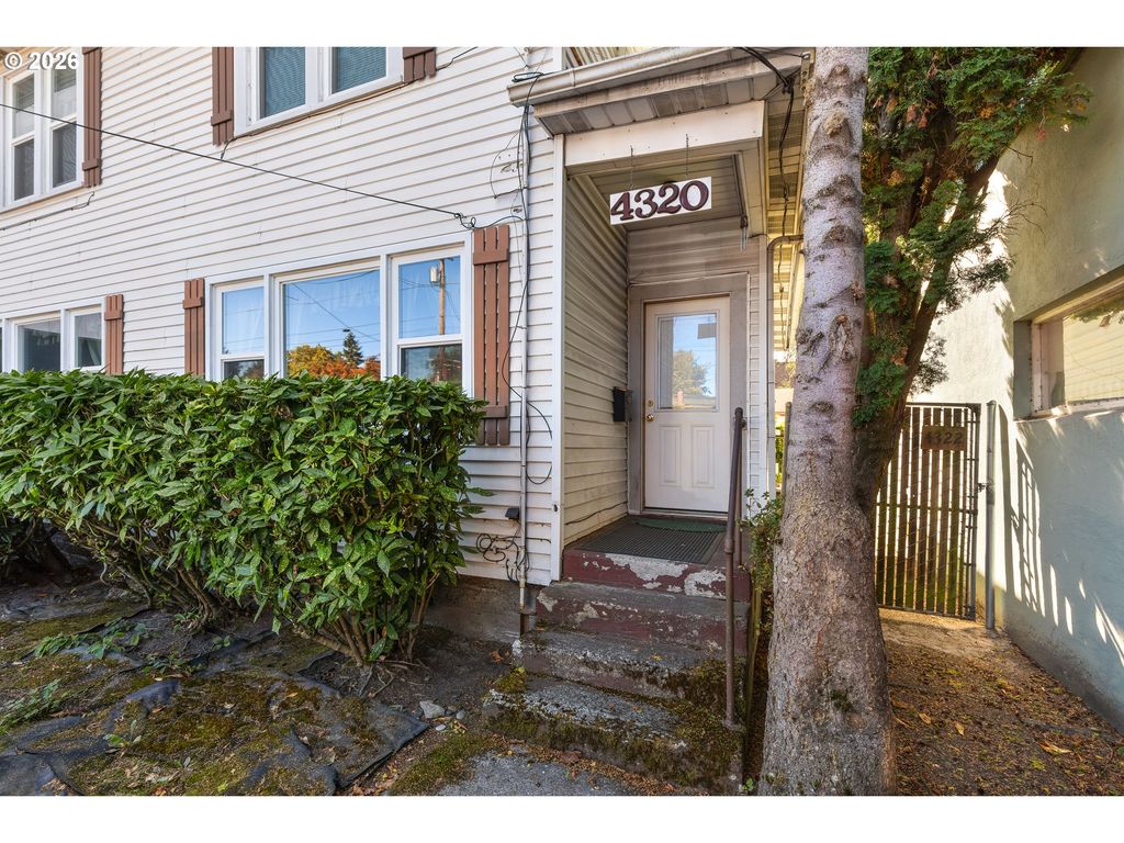 4320 Se HAWTHORNE Blvd, Portland, OR 97215