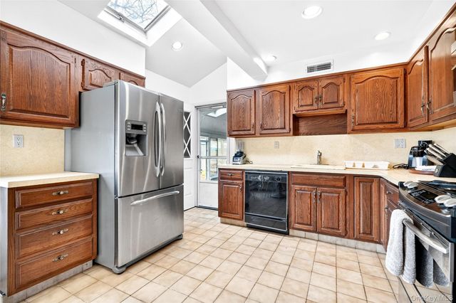 19 Indian Trail, White Plains, NY 10603