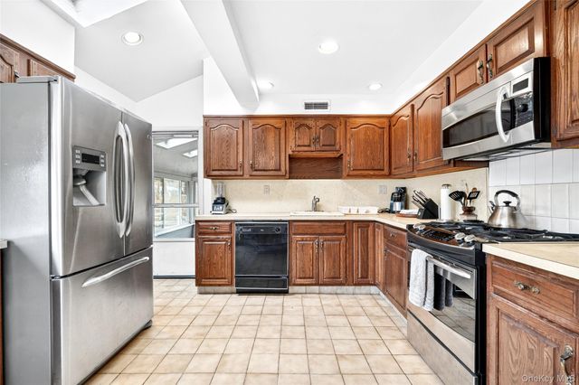 19 Indian Trail, White Plains, NY 10603