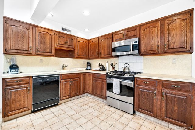 19 Indian Trail, White Plains, NY 10603