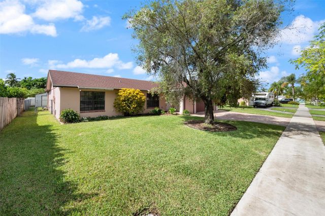 12520 SW 10th Ct, Davie, FL 33325