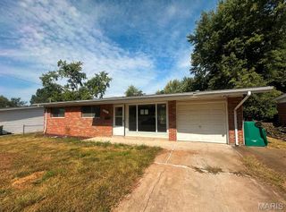 2353 Hallwood Drive, St Louis, MO 63136