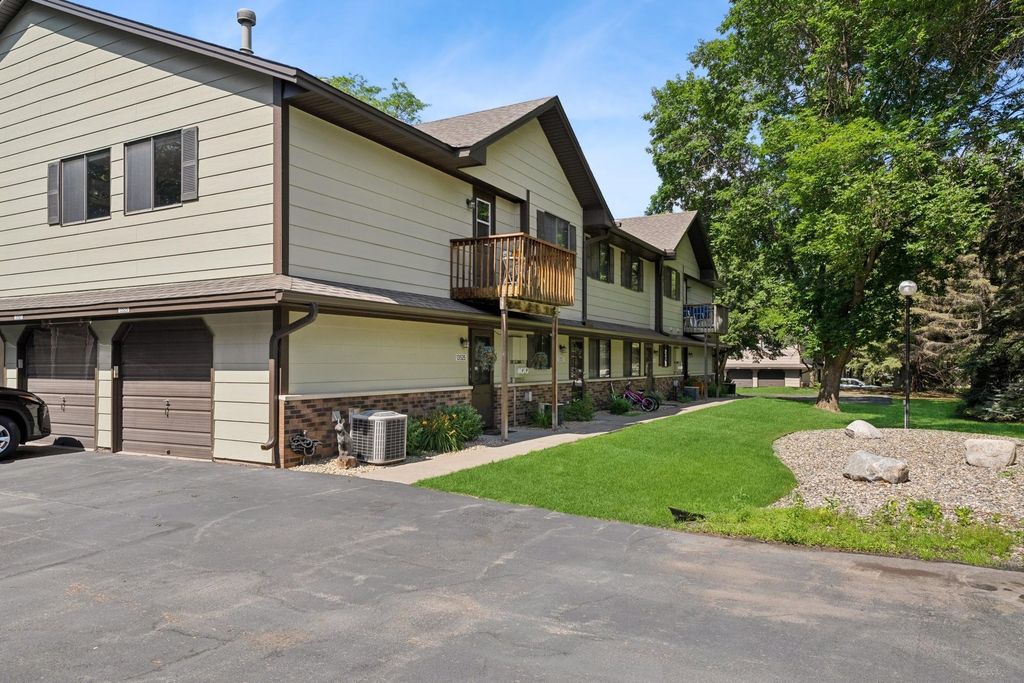 13525 Zenith Lane, Eden Prairie, MN 55346