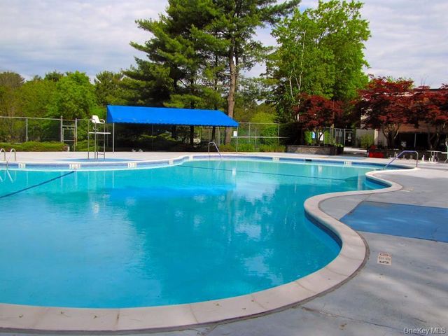 41 Richmond Boulevard 2B, Ronkonkoma, NY 11779