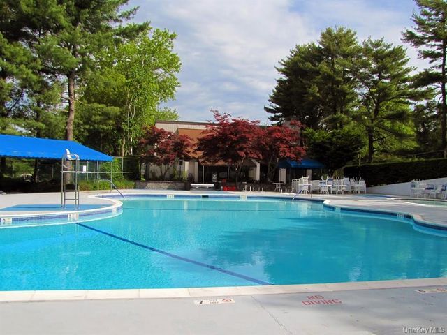 41 Richmond Boulevard 2B, Ronkonkoma, NY 11779