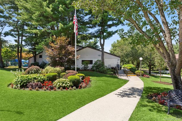 41 Richmond Boulevard 2B, Ronkonkoma, NY 11779