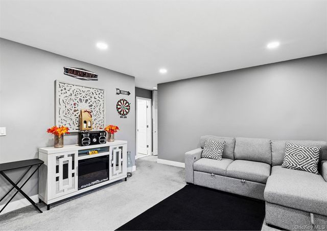 41 Richmond Boulevard 2B, Ronkonkoma, NY 11779