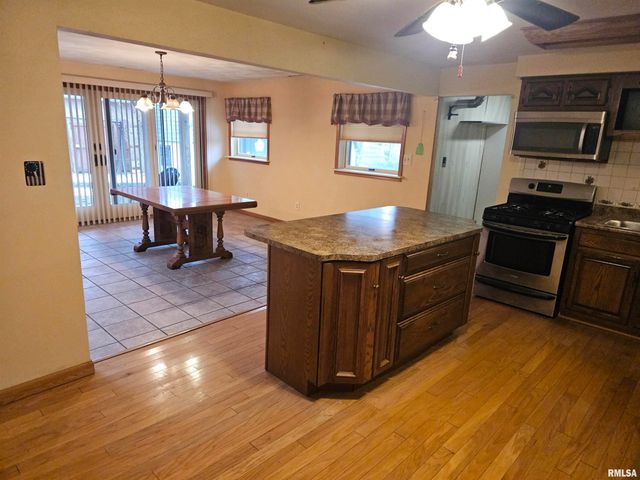 1604 SPRINGFIELD Road, East Peoria, IL 61611