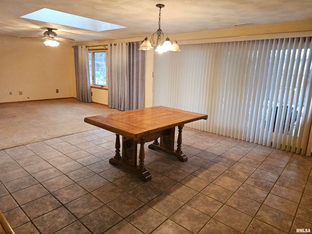 1604 SPRINGFIELD Road, East Peoria, IL 61611