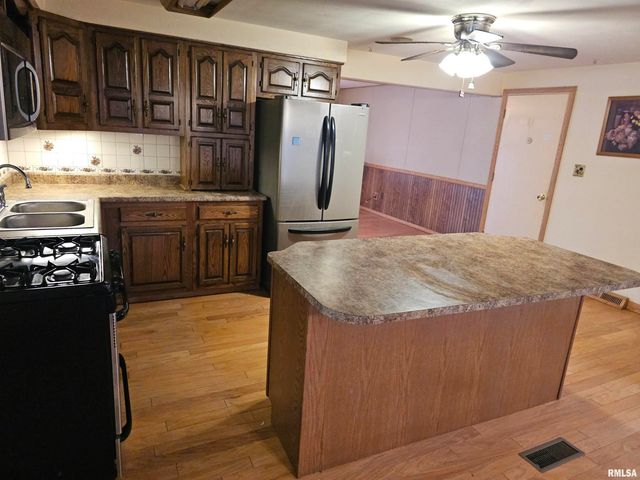 1604 SPRINGFIELD Road, East Peoria, IL 61611