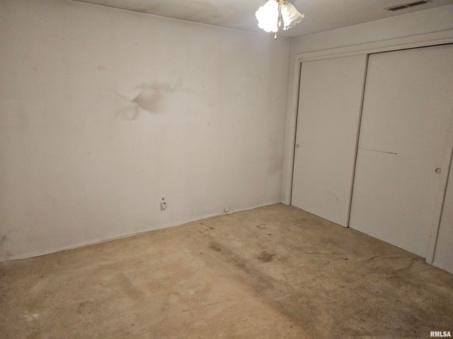 1604 SPRINGFIELD Road, East Peoria, IL 61611