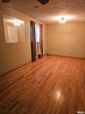 1604 SPRINGFIELD Road, East Peoria, IL 61611