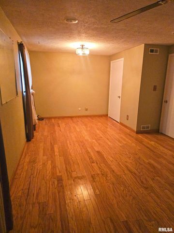 1604 SPRINGFIELD Road, East Peoria, IL 61611