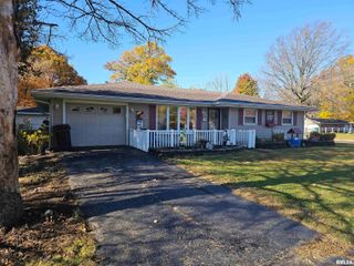 1604 SPRINGFIELD Road, East Peoria, IL 61611